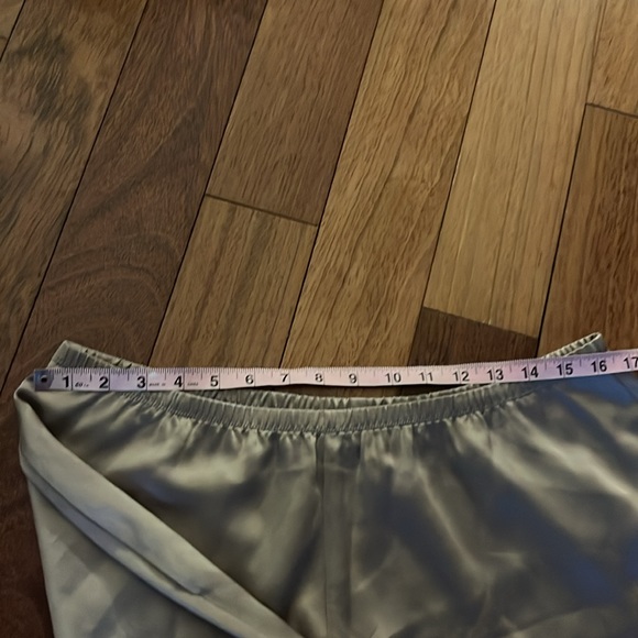 BNWOT Vince silk shorts - Picture 4 of 5